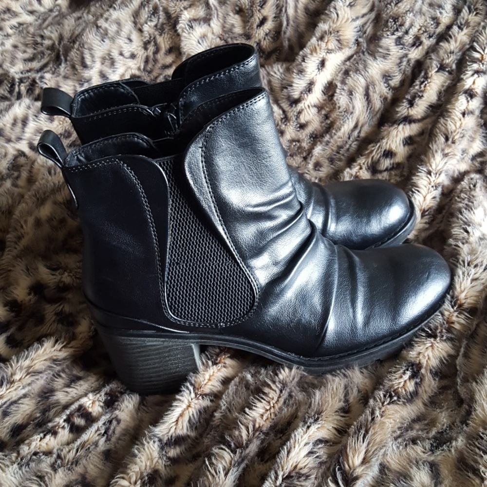 Baretraps black lined booties
